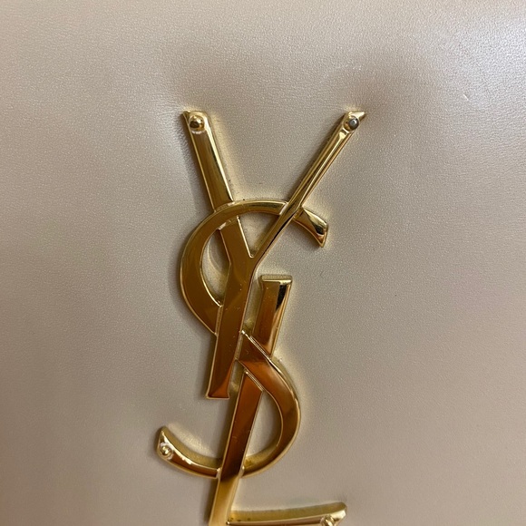 SOLD **** YSL Cassandre Clutch Nude - Picture 3 of 9